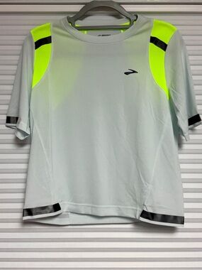 Brooks Run Happy Performance Top